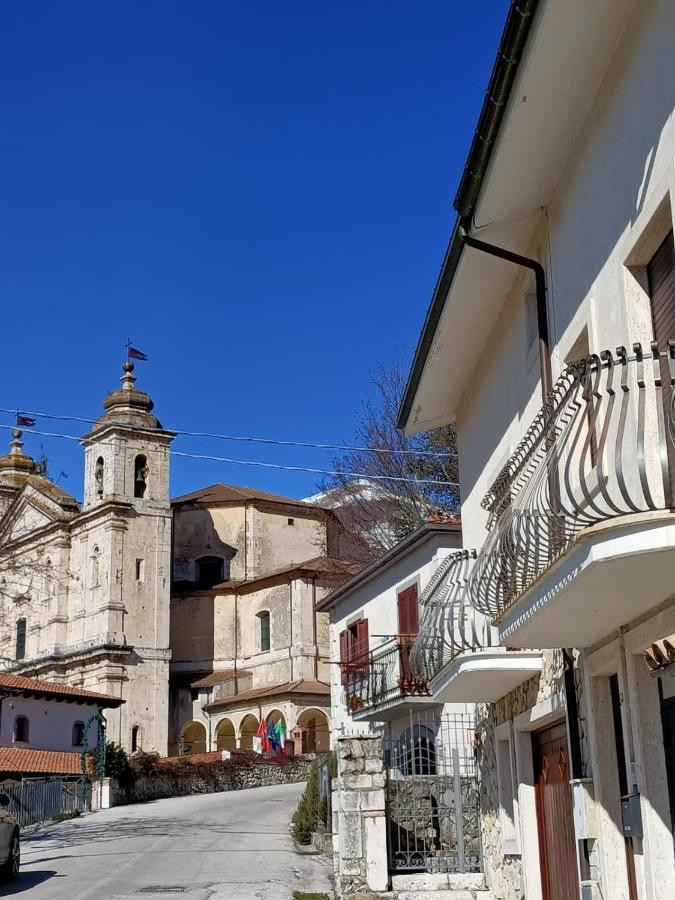 Casa Vacanze L'Agrifoglio Villa Castel Di Sangro Kültér fotó